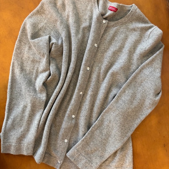 100% Cashmere | Gray Women's Botton-Down Cardigan. - Picture 7 of 13